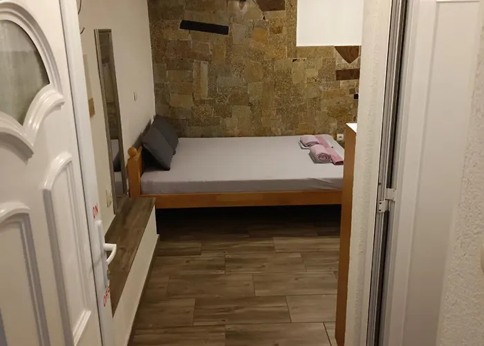 Rooms- Denis Guest house