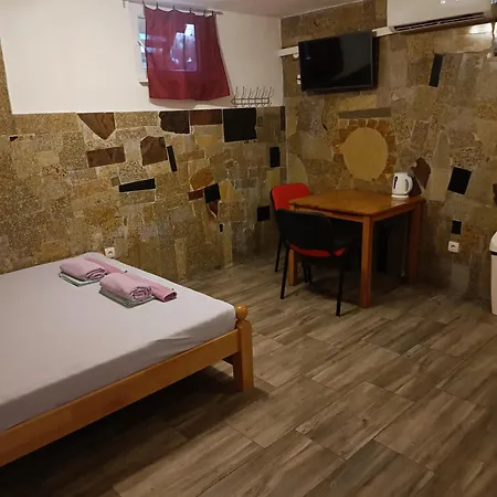 Rooms- Denis Гостьовий будинок 3*